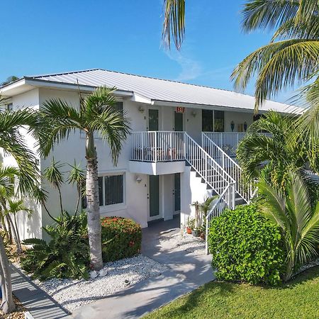 Sunshine Shores Boutique Apartments パーム・ビーチ・ショアーズ エクステリア 写真