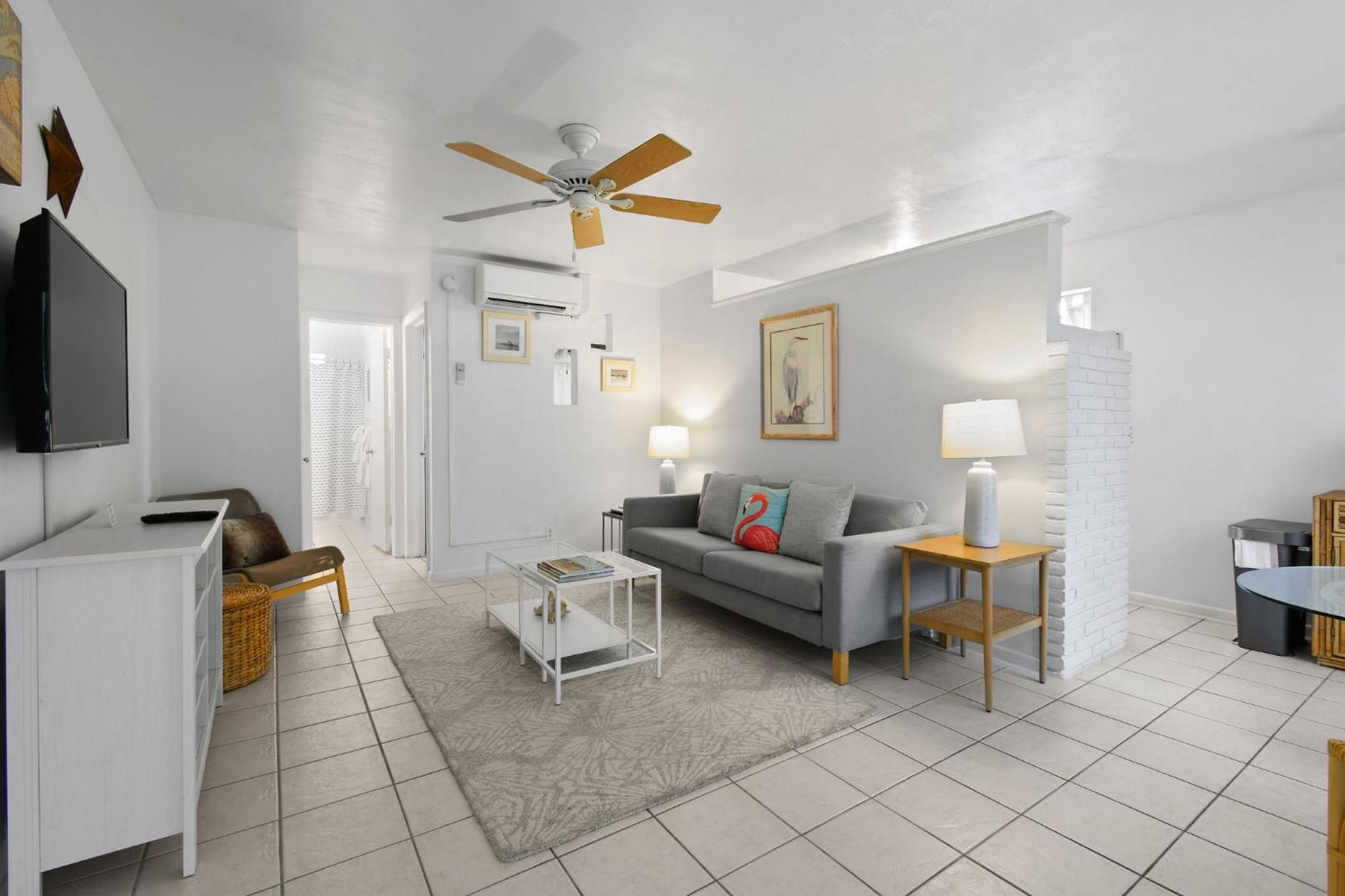 Sunshine Shores Boutique Apartments パーム・ビーチ・ショアーズ エクステリア 写真