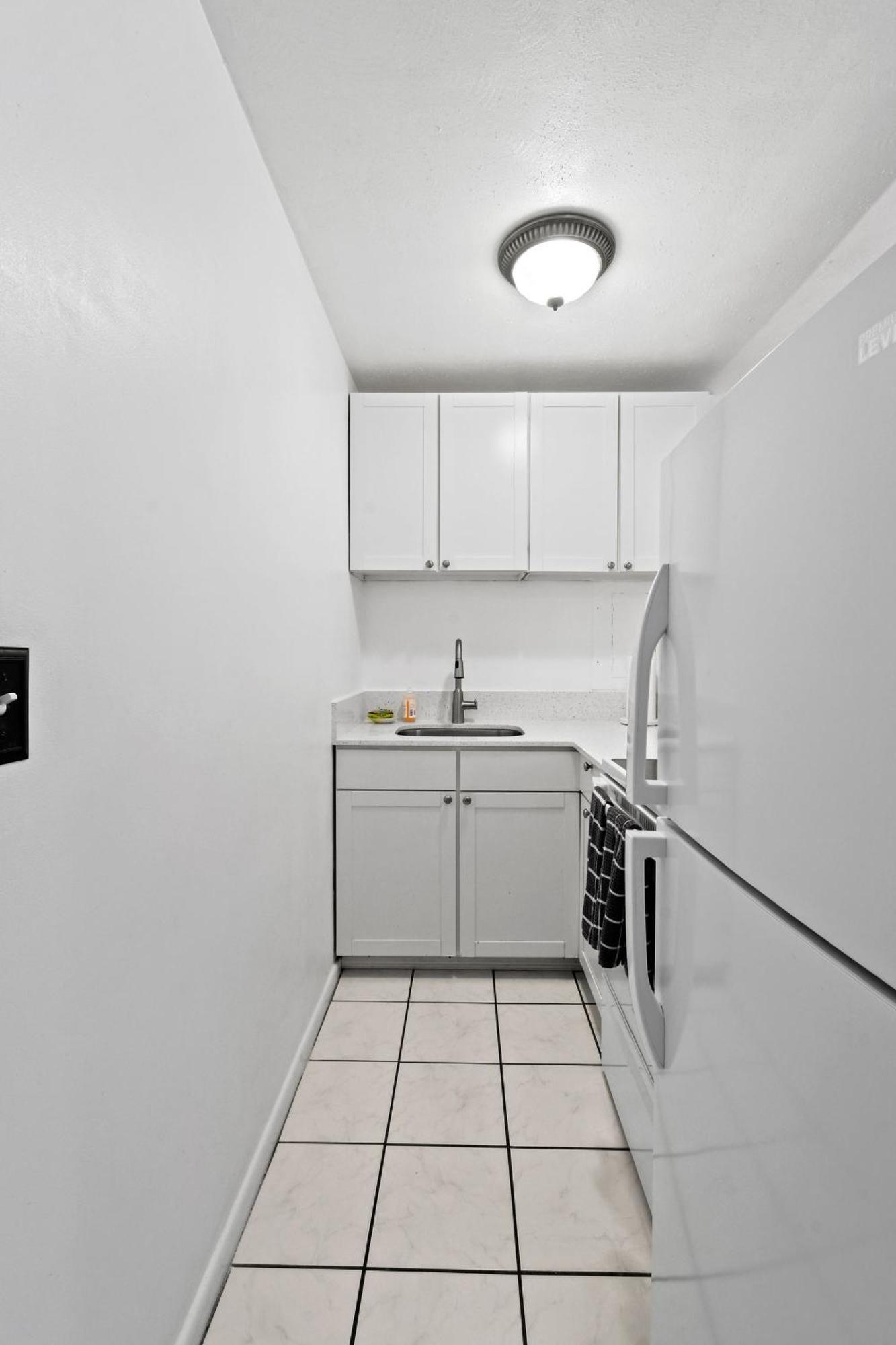 Sunshine Shores Boutique Apartments パーム・ビーチ・ショアーズ エクステリア 写真