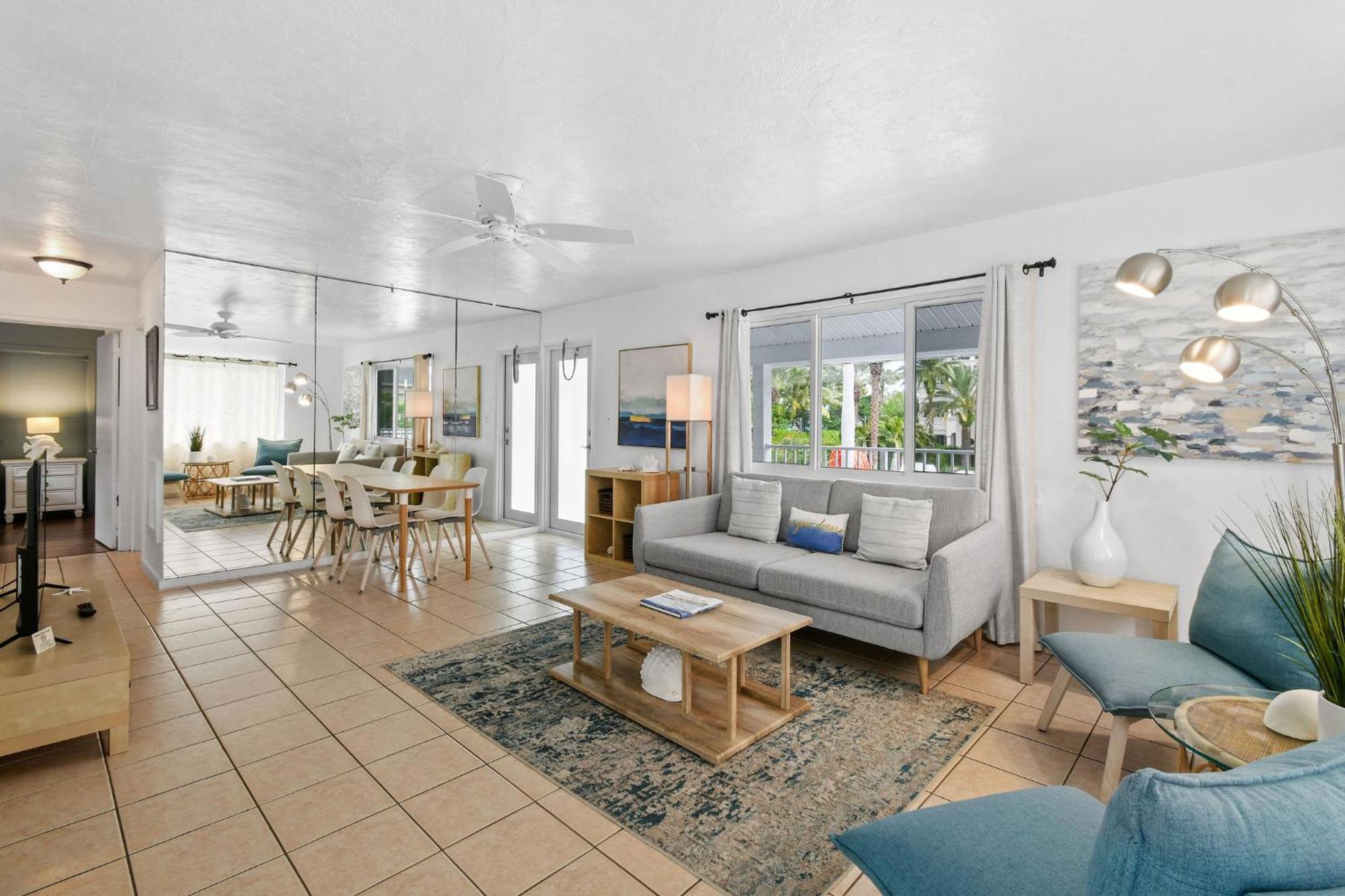 Sunshine Shores Boutique Apartments パーム・ビーチ・ショアーズ エクステリア 写真