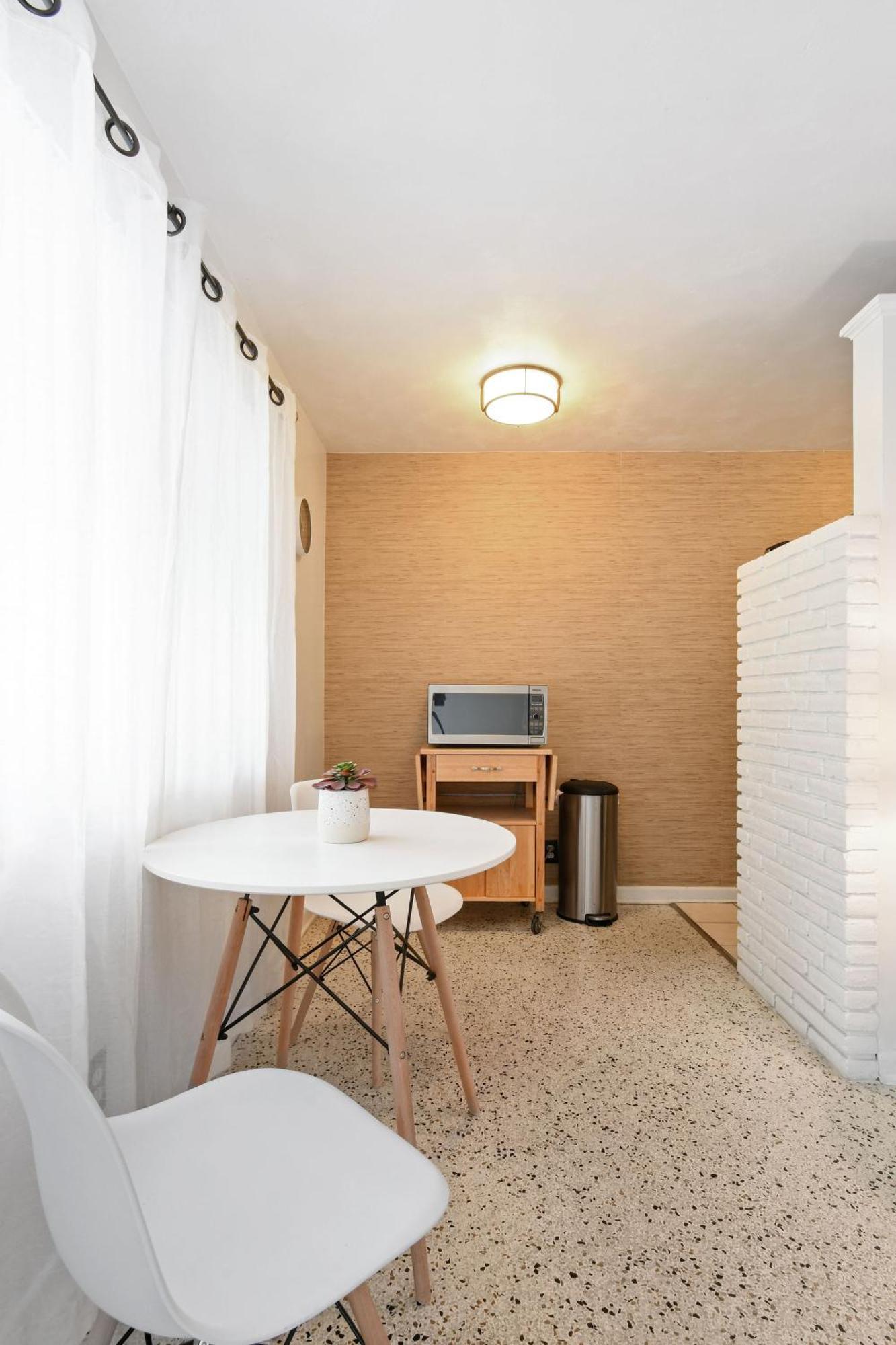 Sunshine Shores Boutique Apartments パーム・ビーチ・ショアーズ エクステリア 写真
