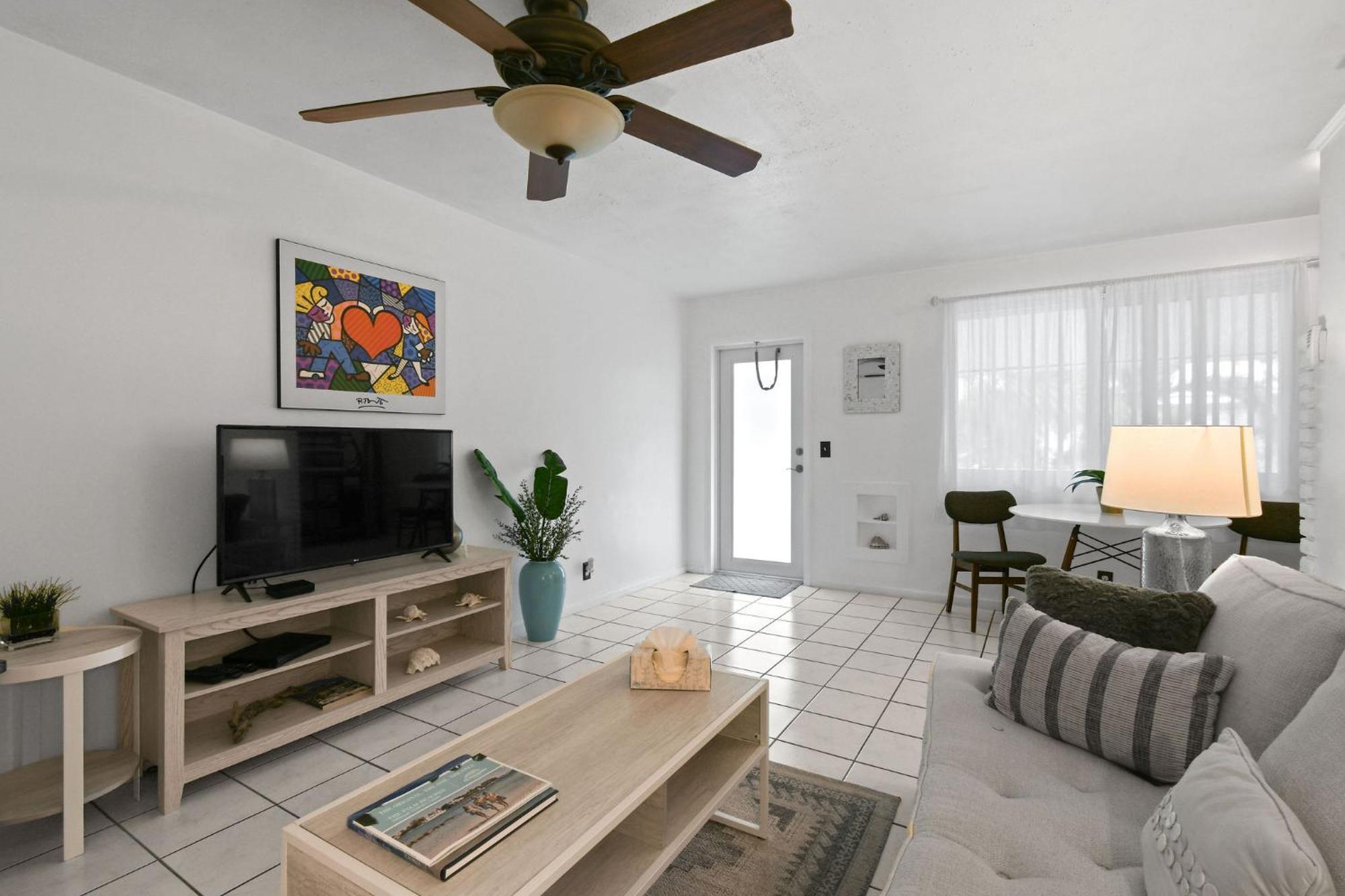 Sunshine Shores Boutique Apartments パーム・ビーチ・ショアーズ エクステリア 写真
