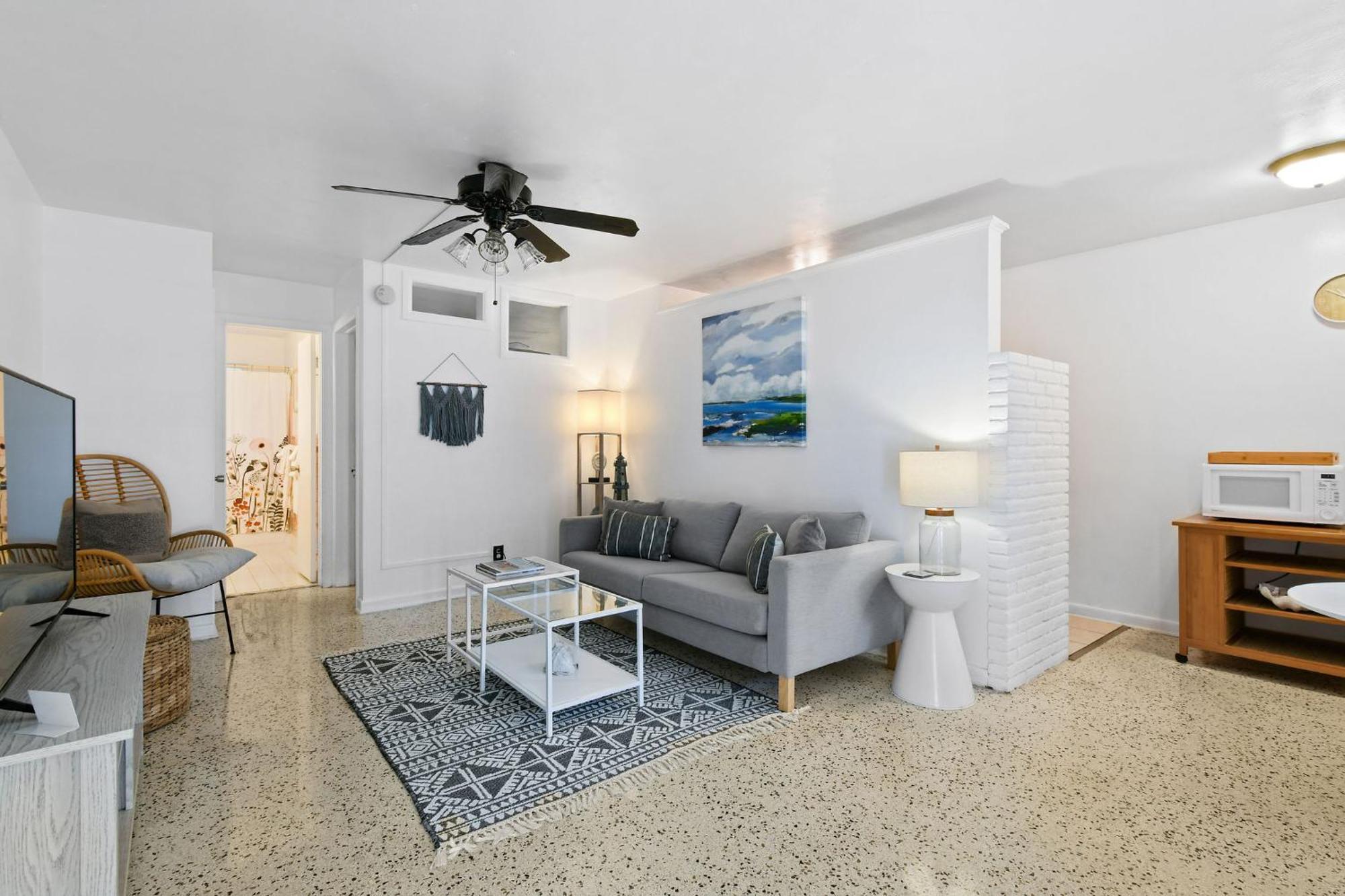 Sunshine Shores Boutique Apartments パーム・ビーチ・ショアーズ エクステリア 写真