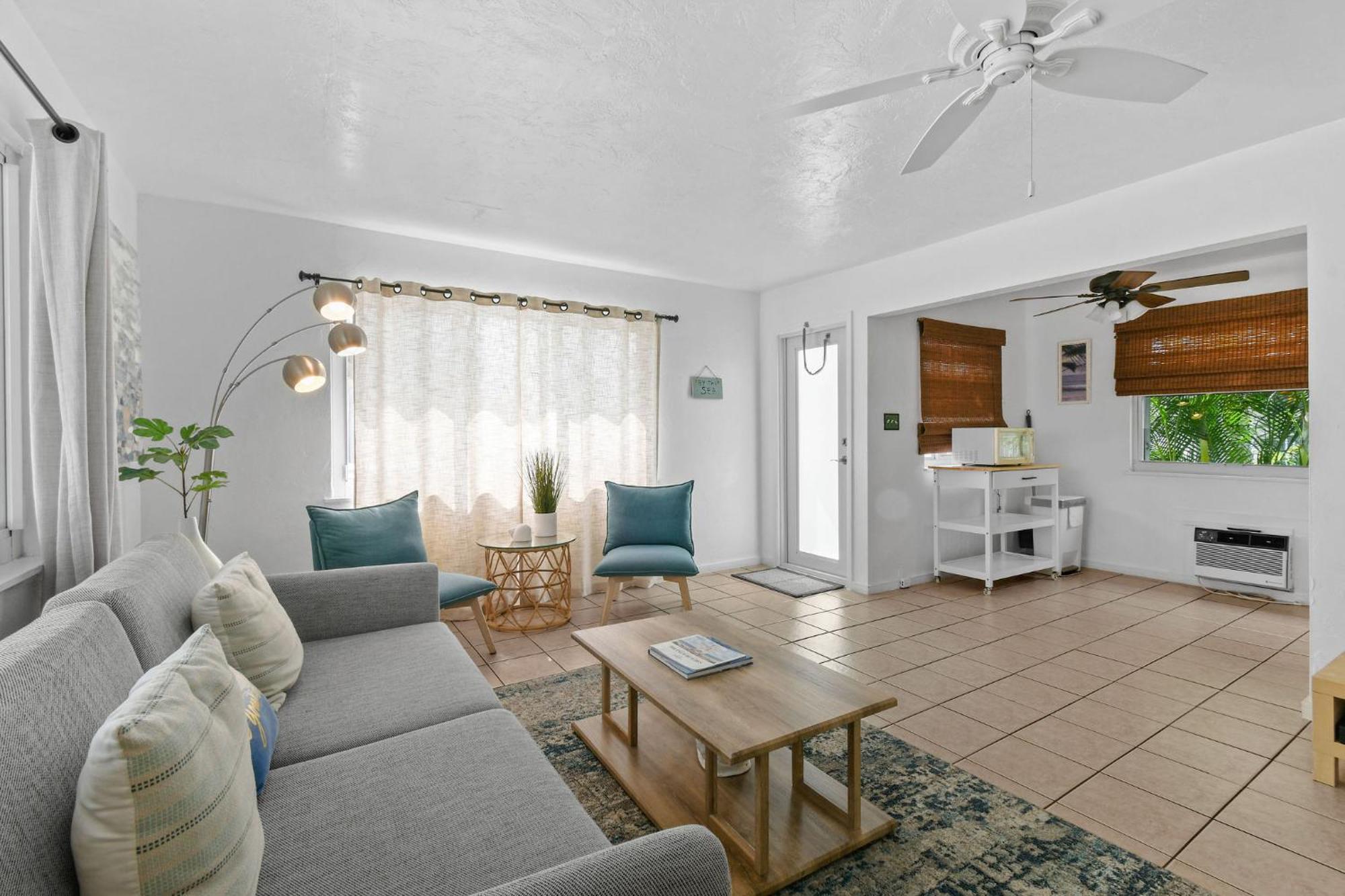 Sunshine Shores Boutique Apartments パーム・ビーチ・ショアーズ エクステリア 写真