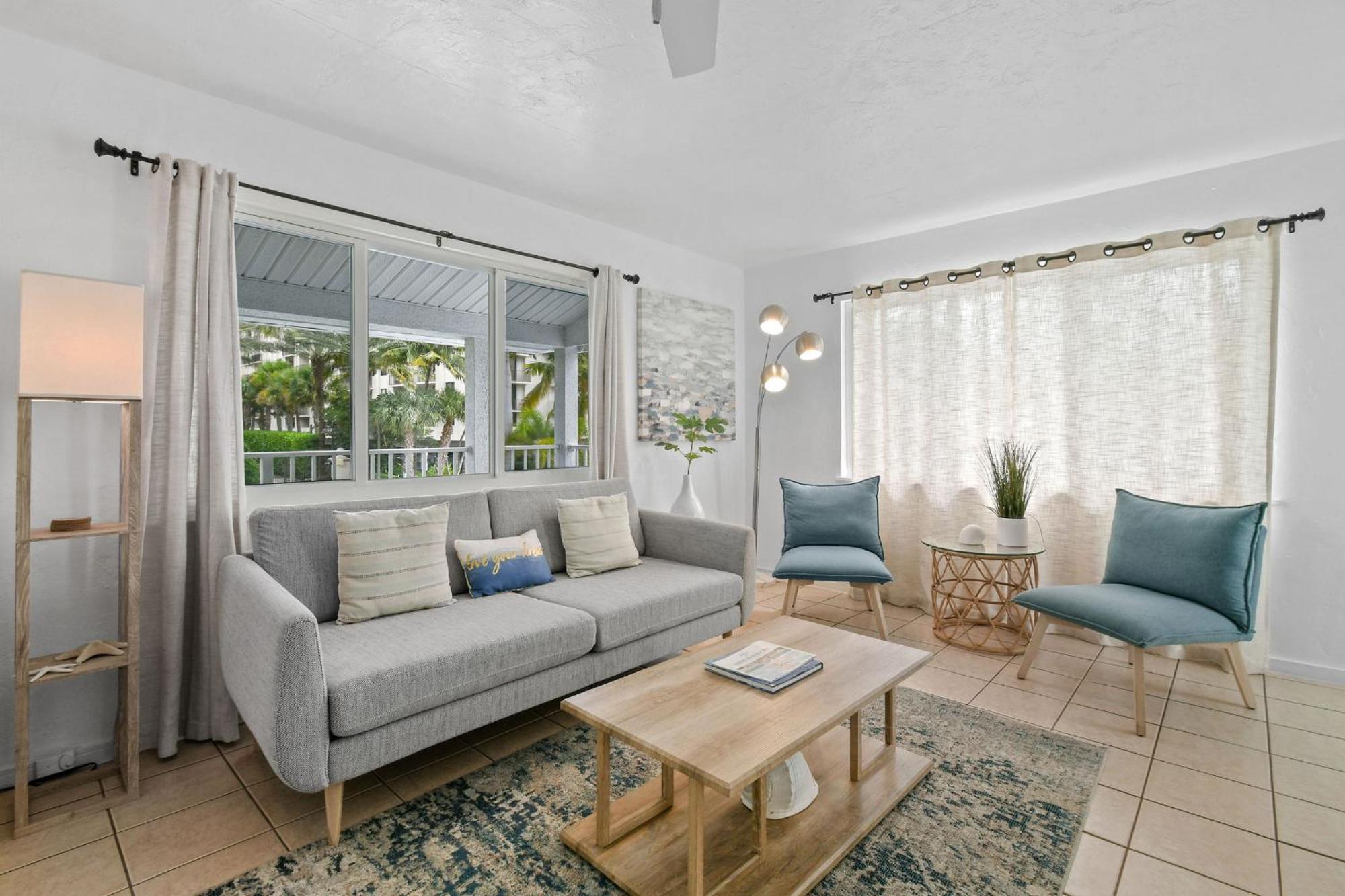 Sunshine Shores Boutique Apartments パーム・ビーチ・ショアーズ エクステリア 写真