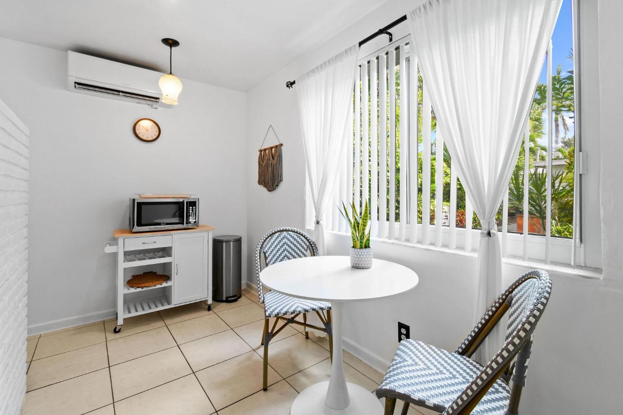 Sunshine Shores Boutique Apartments パーム・ビーチ・ショアーズ エクステリア 写真