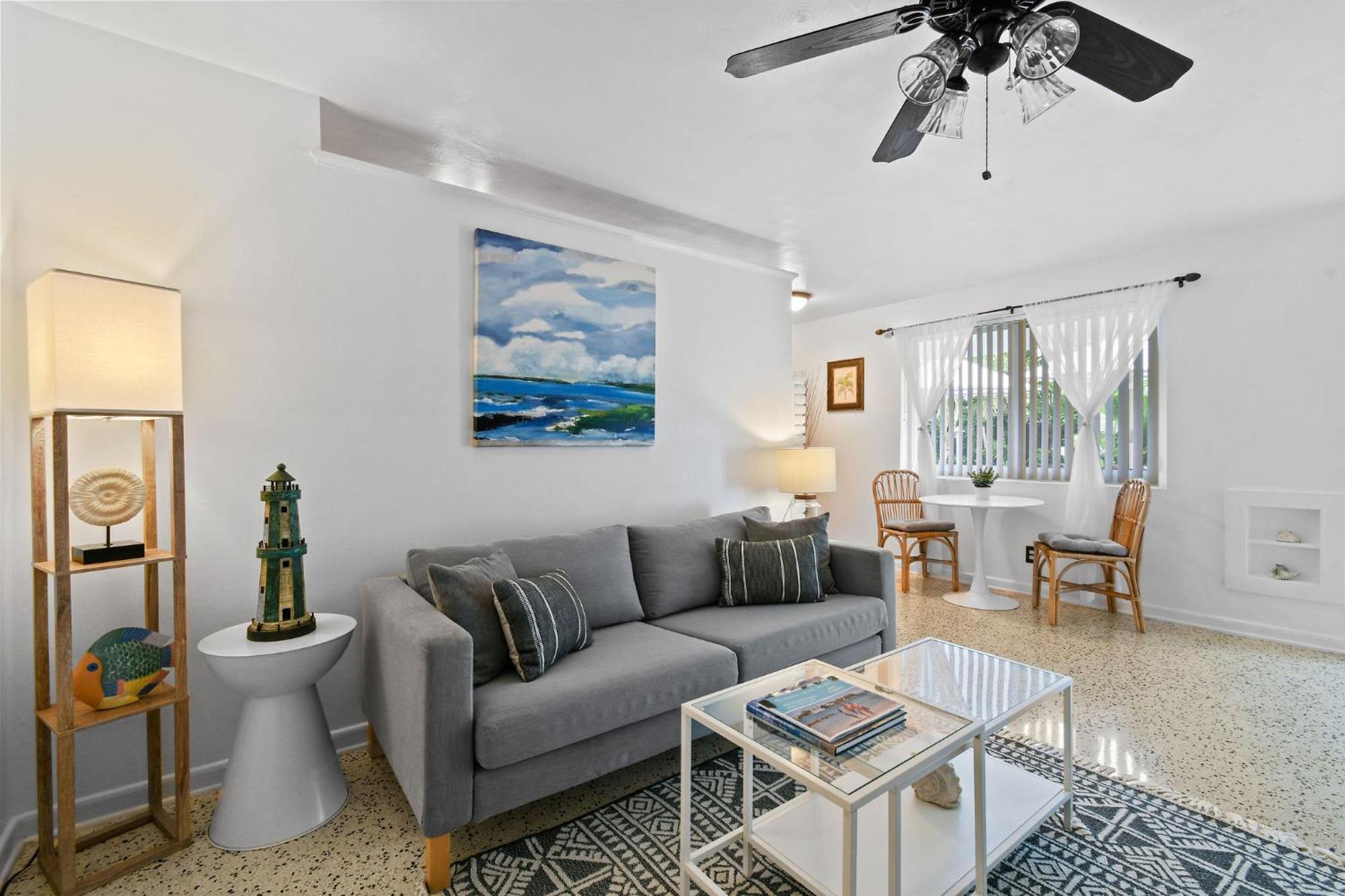 Sunshine Shores Boutique Apartments パーム・ビーチ・ショアーズ エクステリア 写真
