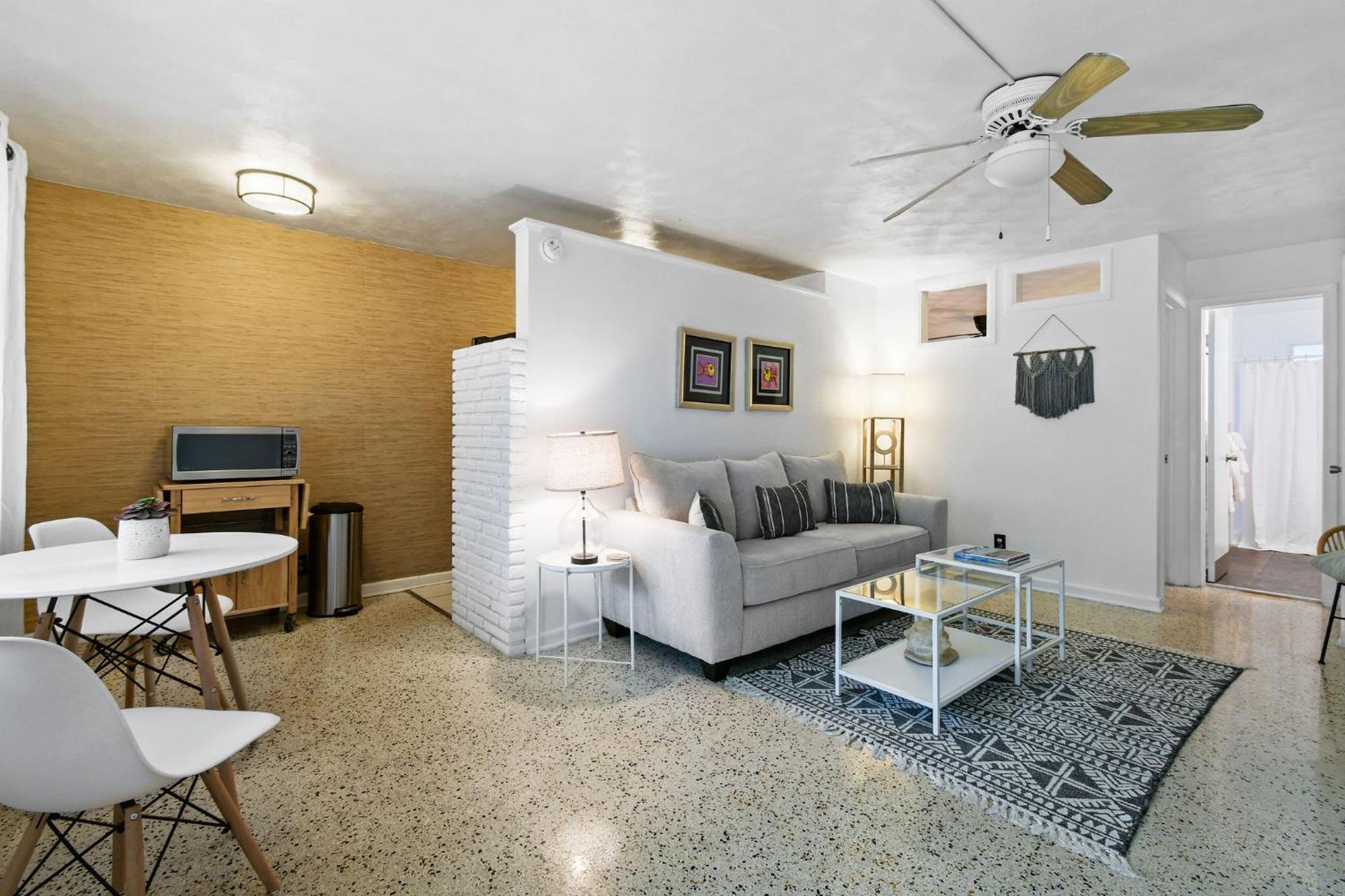 Sunshine Shores Boutique Apartments パーム・ビーチ・ショアーズ エクステリア 写真