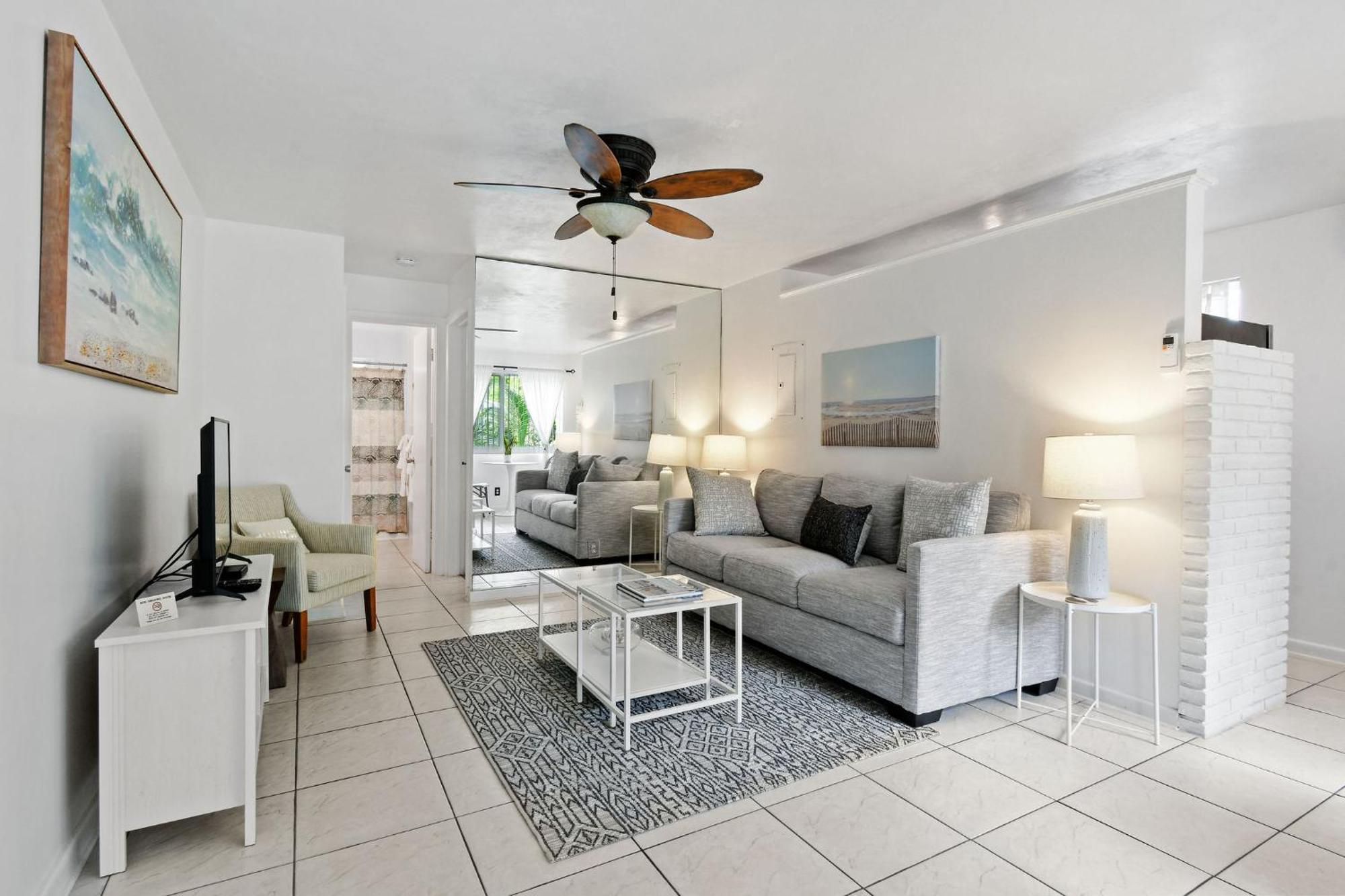 Sunshine Shores Boutique Apartments パーム・ビーチ・ショアーズ エクステリア 写真
