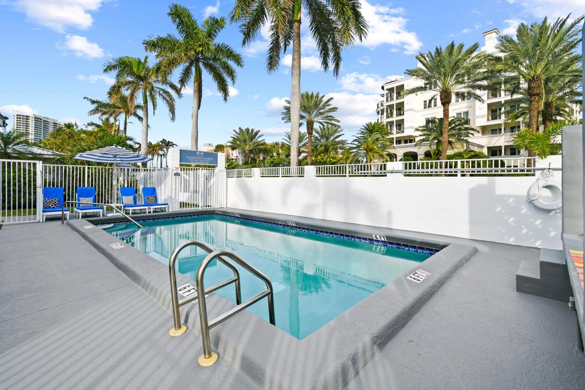 Sunshine Shores Boutique Apartments パーム・ビーチ・ショアーズ エクステリア 写真