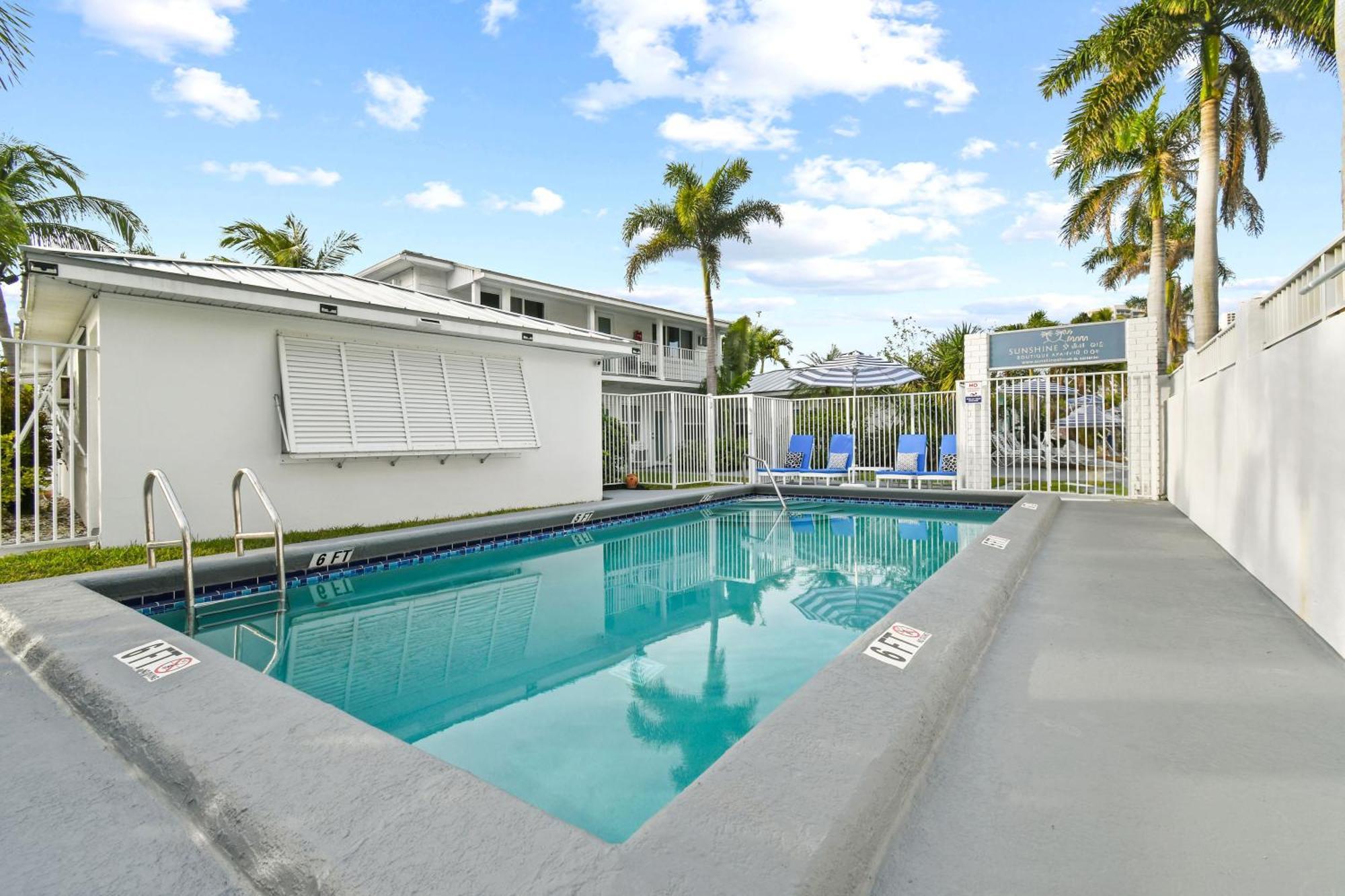 Sunshine Shores Boutique Apartments パーム・ビーチ・ショアーズ エクステリア 写真