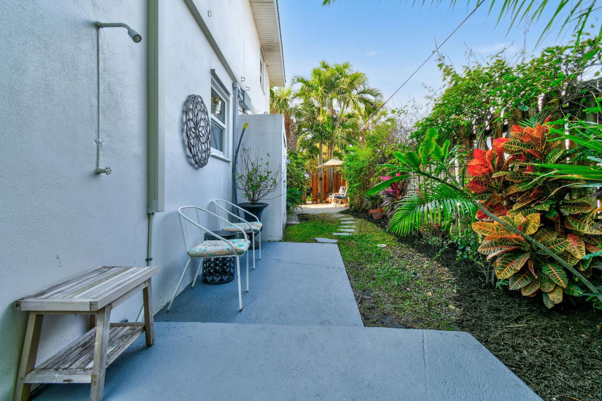 Sunshine Shores Boutique Apartments パーム・ビーチ・ショアーズ エクステリア 写真
