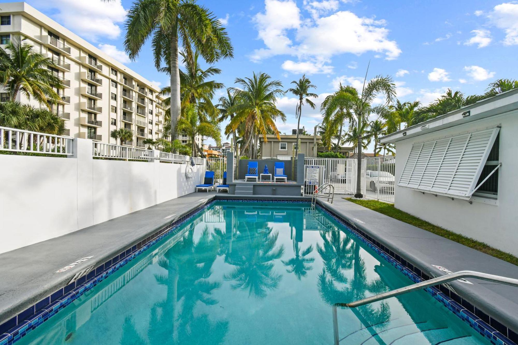 Sunshine Shores Boutique Apartments パーム・ビーチ・ショアーズ エクステリア 写真