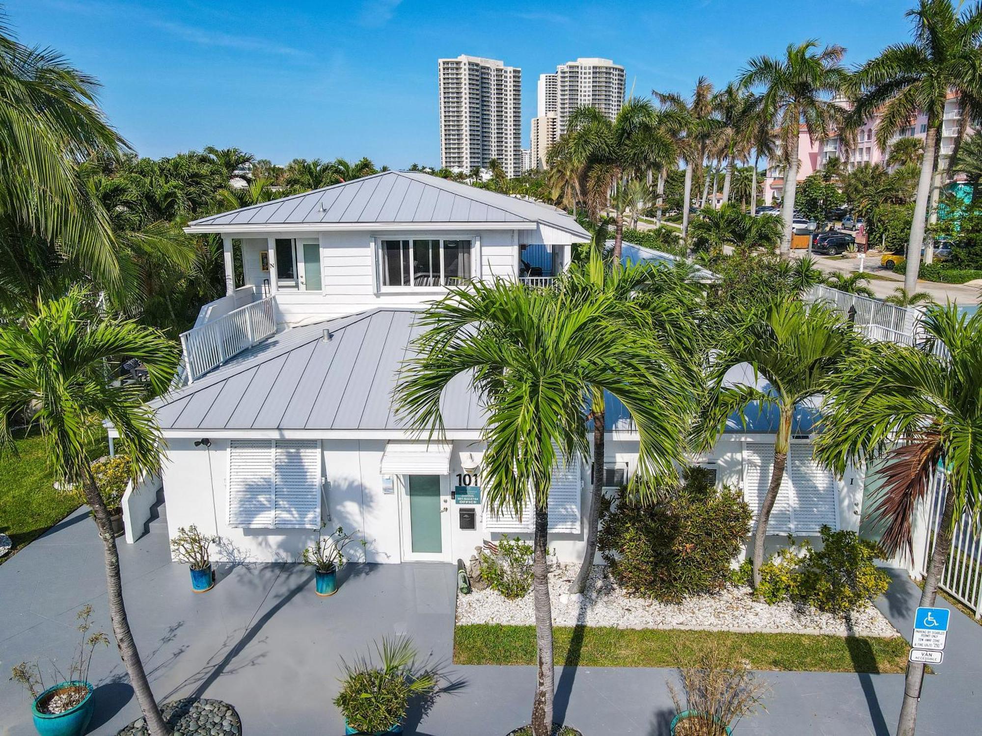 Sunshine Shores Boutique Apartments パーム・ビーチ・ショアーズ エクステリア 写真