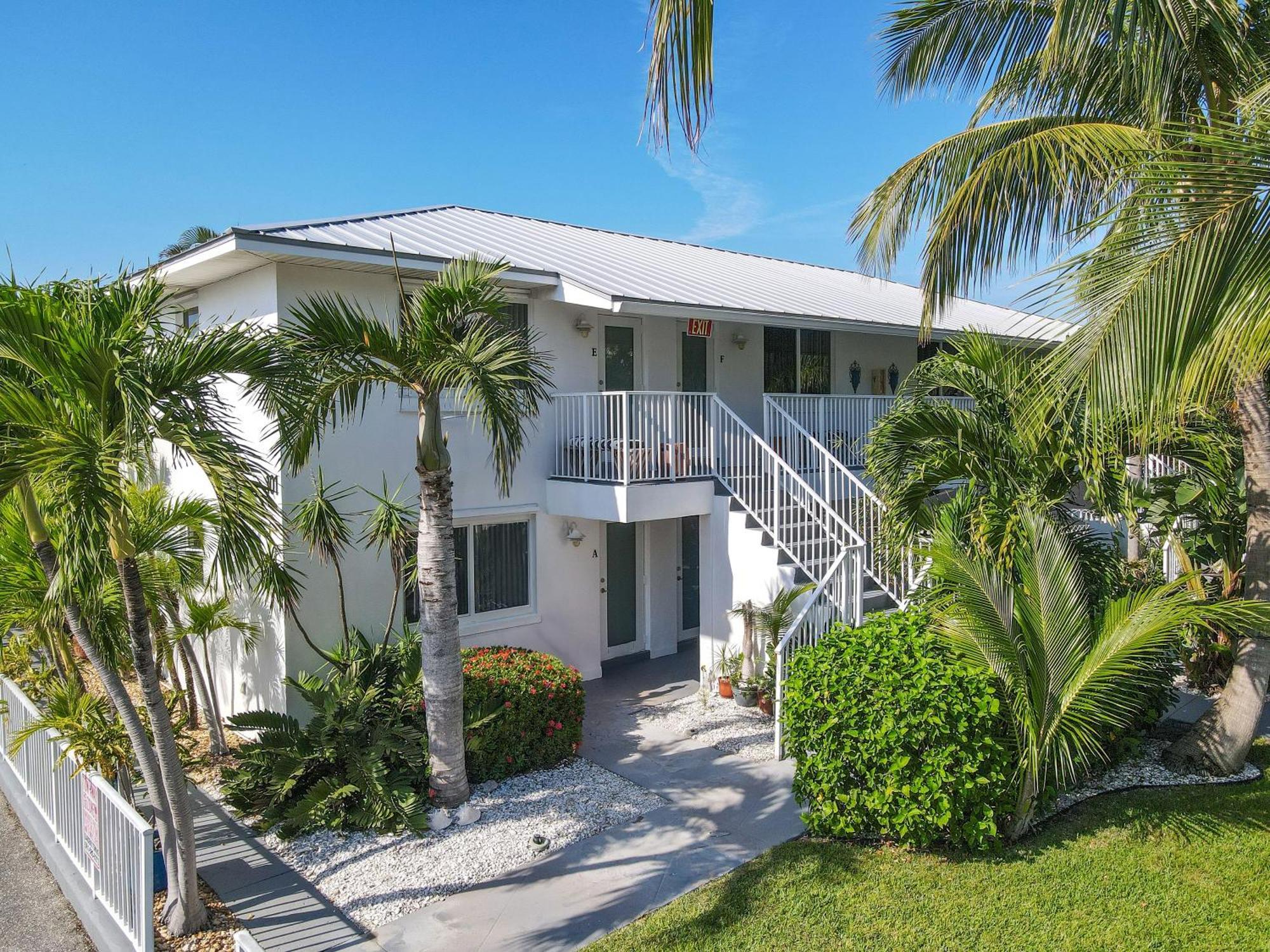 Sunshine Shores Boutique Apartments パーム・ビーチ・ショアーズ エクステリア 写真